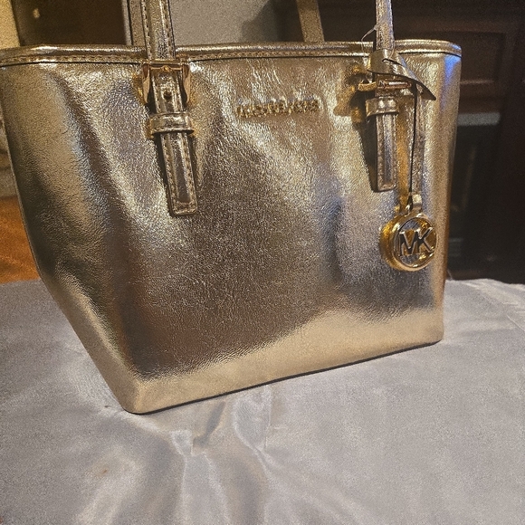 NWT  Gold Michael Kors Handbag - Picture 10 of 10